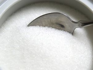 Cukor helyett kötelezően édesítőszerek?